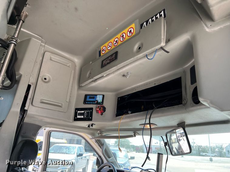 image for item LF9362 2018 Chevrolet Express G4500  shuttle bus