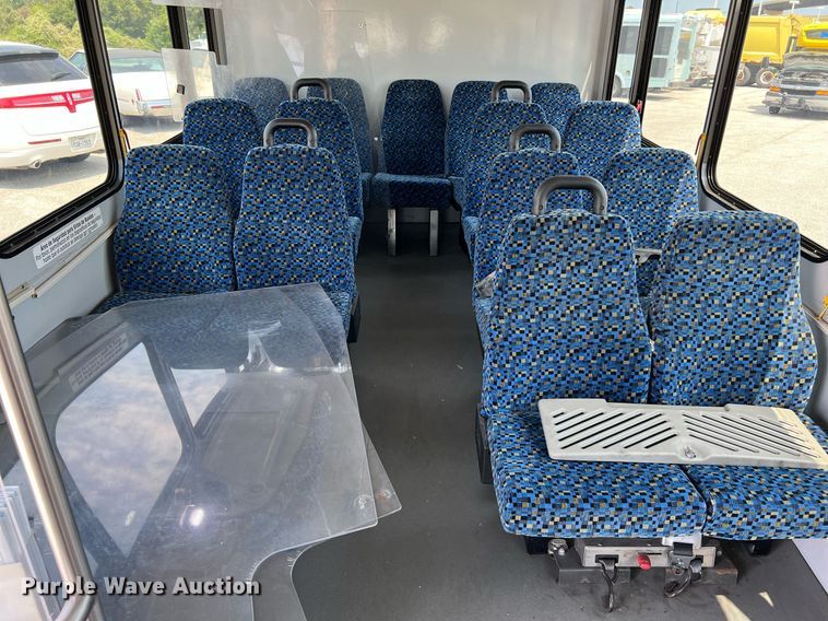 image for item LF9362 2018 Chevrolet Express G4500  shuttle bus