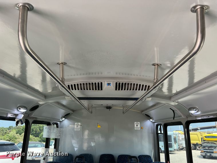 image for item LF9362 2018 Chevrolet Express G4500  shuttle bus