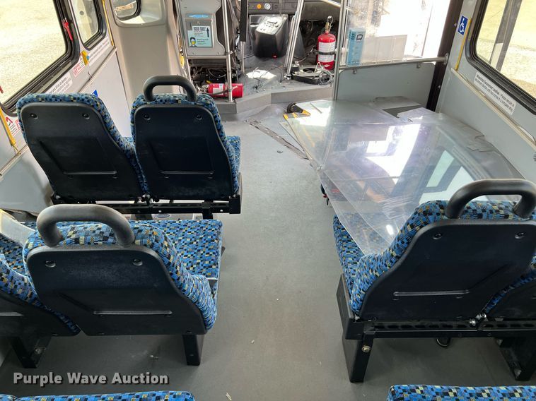 image for item LF9362 2018 Chevrolet Express G4500  shuttle bus