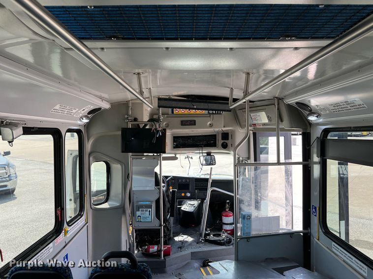 image for item LF9362 2018 Chevrolet Express G4500  shuttle bus