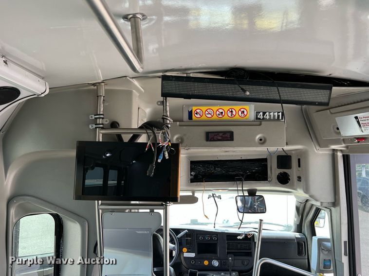 image for item LF9362 2018 Chevrolet Express G4500  shuttle bus