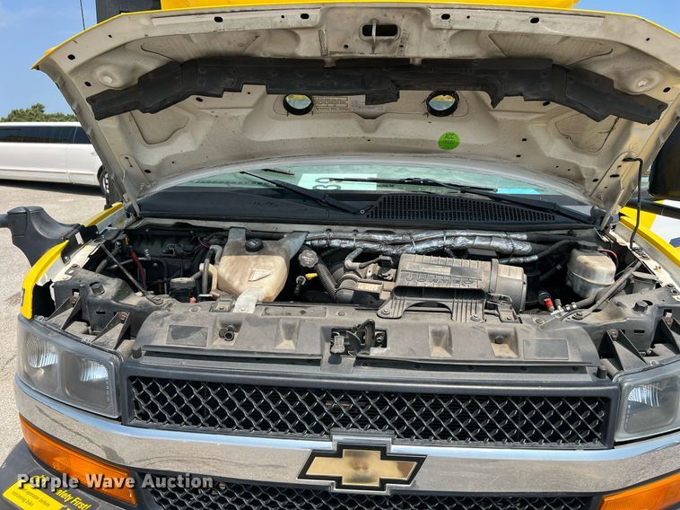 image for item LF9362 2018 Chevrolet Express G4500  shuttle bus