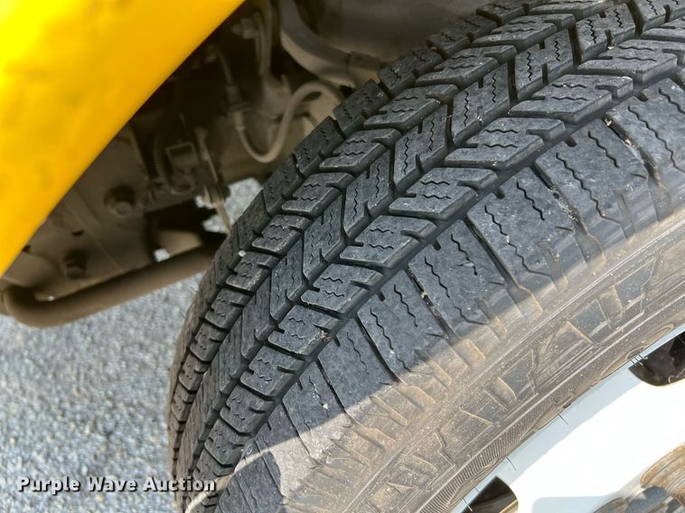 image for item LF9362 2018 Chevrolet Express G4500  shuttle bus