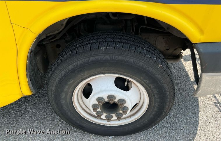 image for item LF9362 2018 Chevrolet Express G4500  shuttle bus