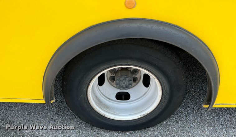 image for item LF9362 2018 Chevrolet Express G4500  shuttle bus