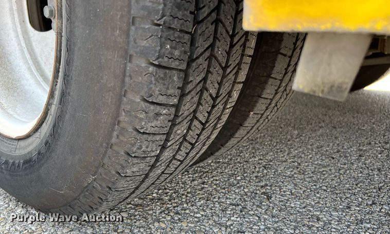 image for item LF9362 2018 Chevrolet Express G4500  shuttle bus