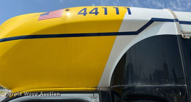 image for item LF9362 2018 Chevrolet Express G4500  shuttle bus