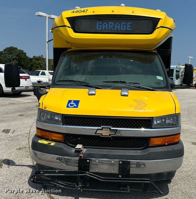 image for item LF9363 2017 Chevrolet Express G4500  shuttle bus