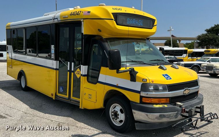 image for item LF9363 2017 Chevrolet Express G4500  shuttle bus