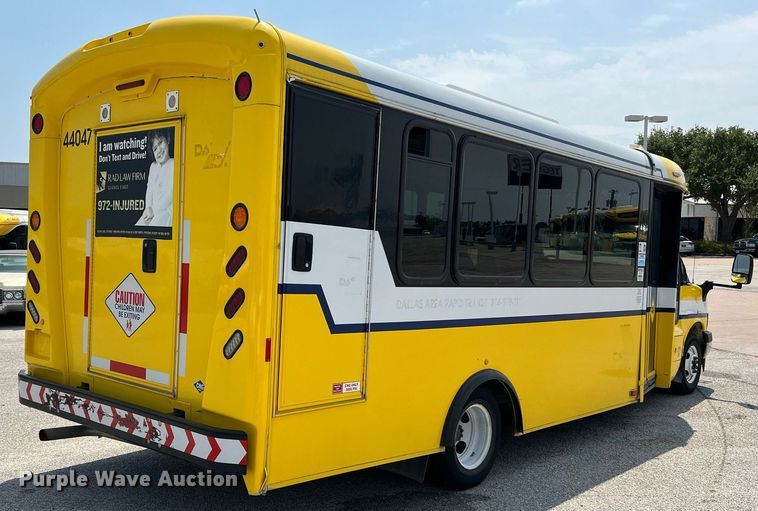 image for item LF9363 2017 Chevrolet Express G4500  shuttle bus