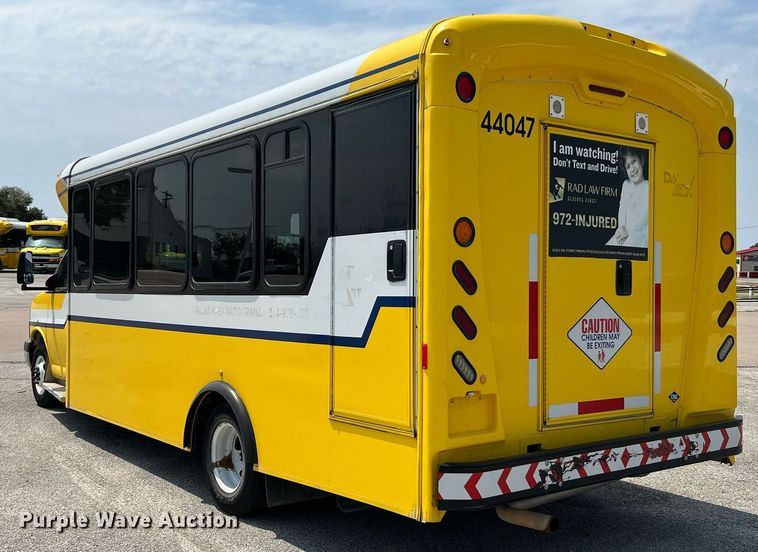 image for item LF9363 2017 Chevrolet Express G4500  shuttle bus