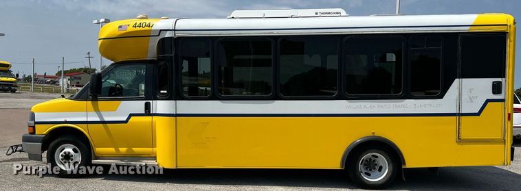 image for item LF9363 2017 Chevrolet Express G4500  shuttle bus