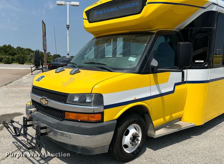 image for item LF9363 2017 Chevrolet Express G4500  shuttle bus