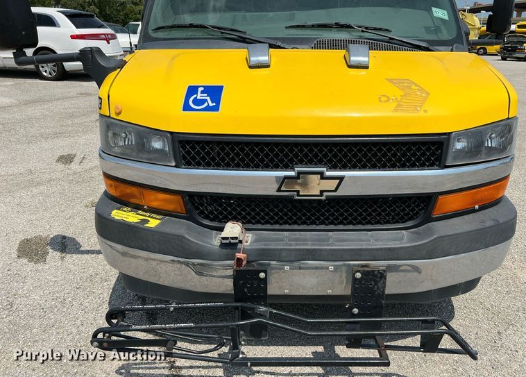 image for item LF9363 2017 Chevrolet Express G4500  shuttle bus