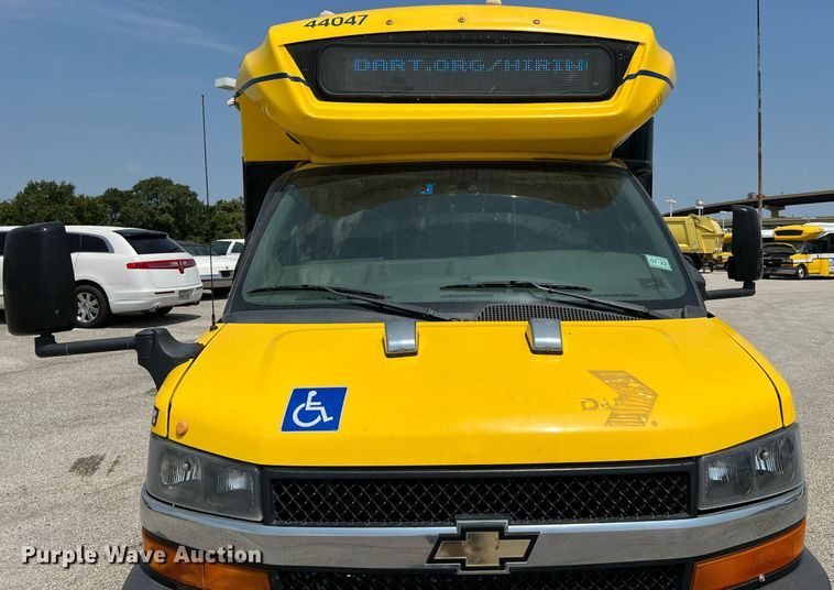 image for item LF9363 2017 Chevrolet Express G4500  shuttle bus