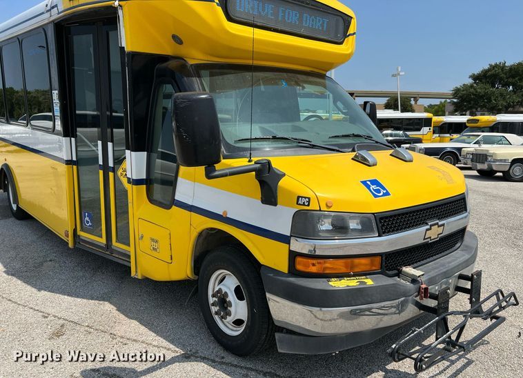 image for item LF9363 2017 Chevrolet Express G4500  shuttle bus