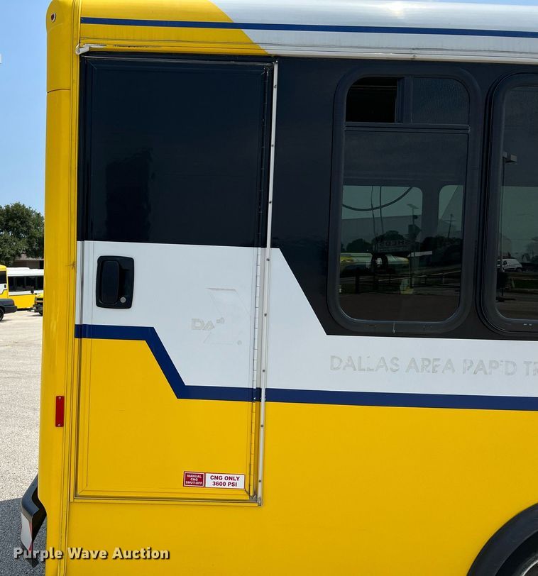 image for item LF9363 2017 Chevrolet Express G4500  shuttle bus