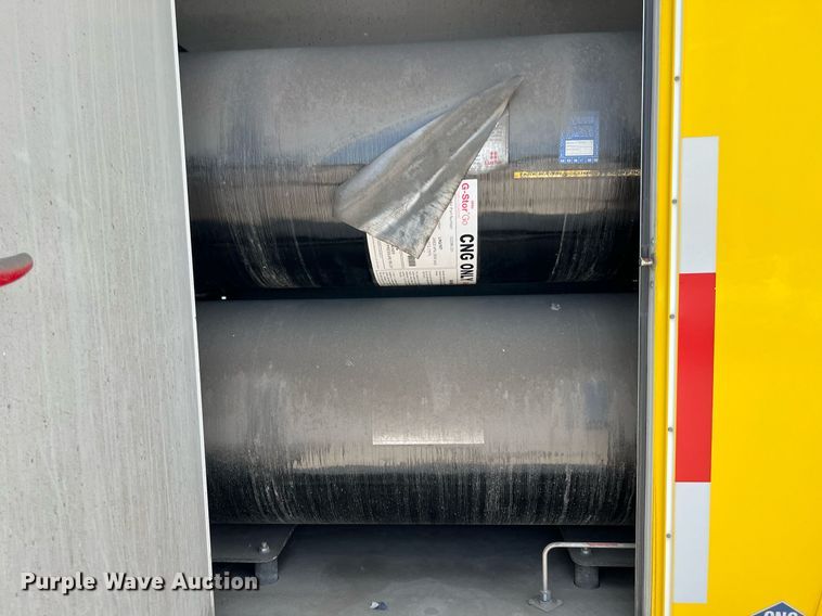 image for item LF9363 2017 Chevrolet Express G4500  shuttle bus