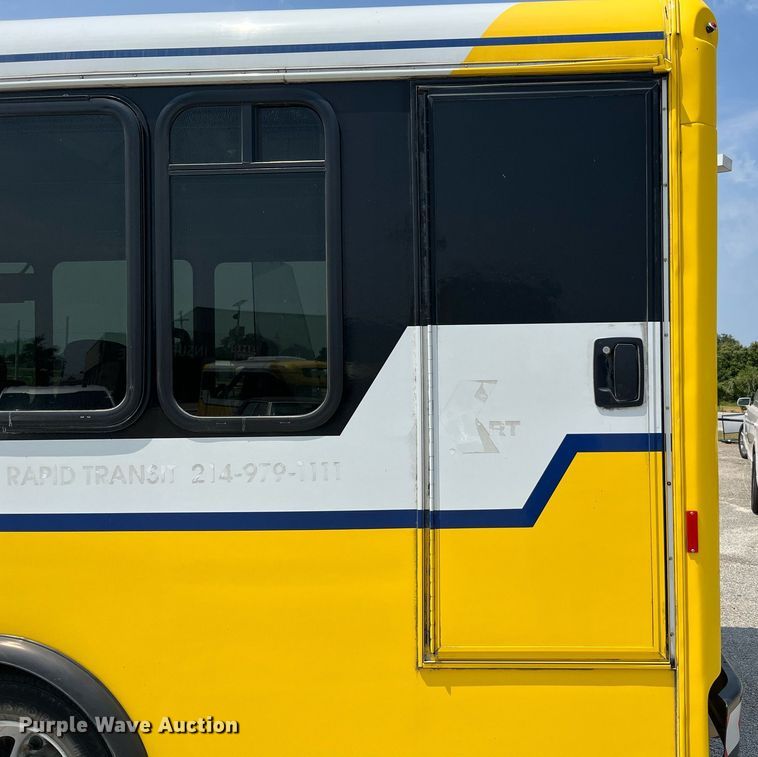 image for item LF9363 2017 Chevrolet Express G4500  shuttle bus