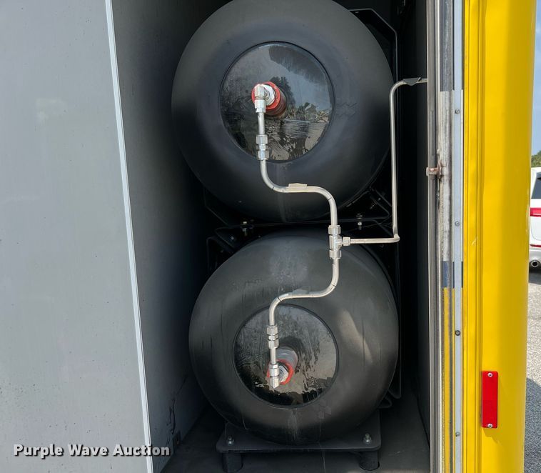 image for item LF9363 2017 Chevrolet Express G4500  shuttle bus