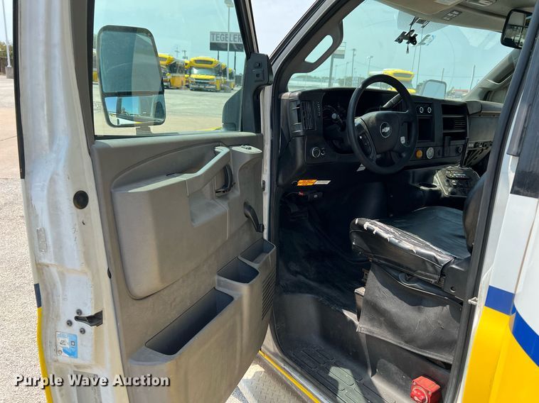 image for item LF9363 2017 Chevrolet Express G4500  shuttle bus