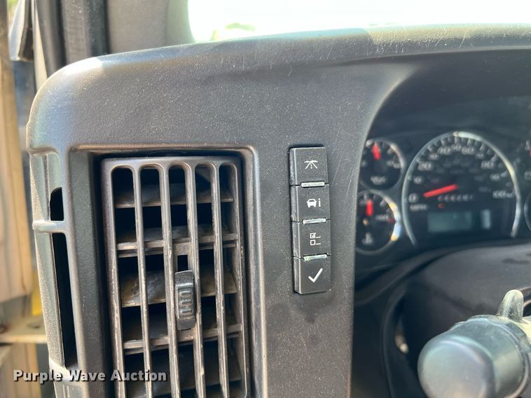 image for item LF9363 2017 Chevrolet Express G4500  shuttle bus