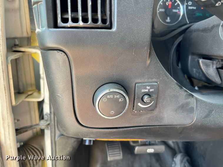 image for item LF9363 2017 Chevrolet Express G4500  shuttle bus