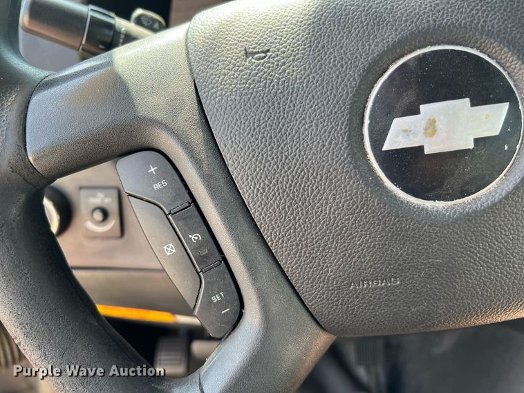 image for item LF9363 2017 Chevrolet Express G4500  shuttle bus