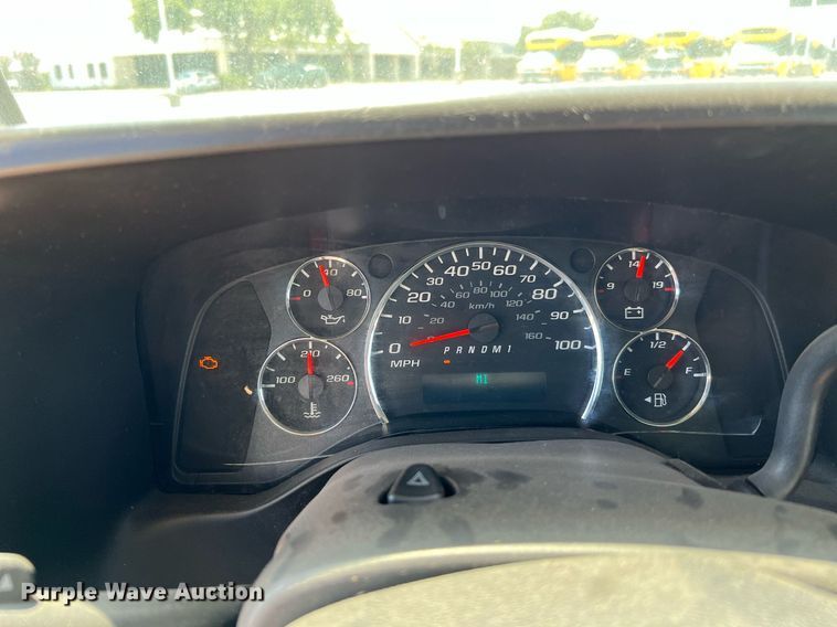 image for item LF9363 2017 Chevrolet Express G4500  shuttle bus