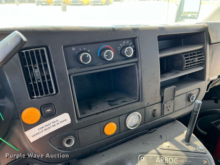 image for item LF9363 2017 Chevrolet Express G4500  shuttle bus