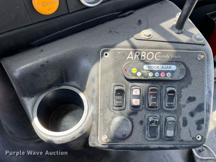 image for item LF9363 2017 Chevrolet Express G4500  shuttle bus