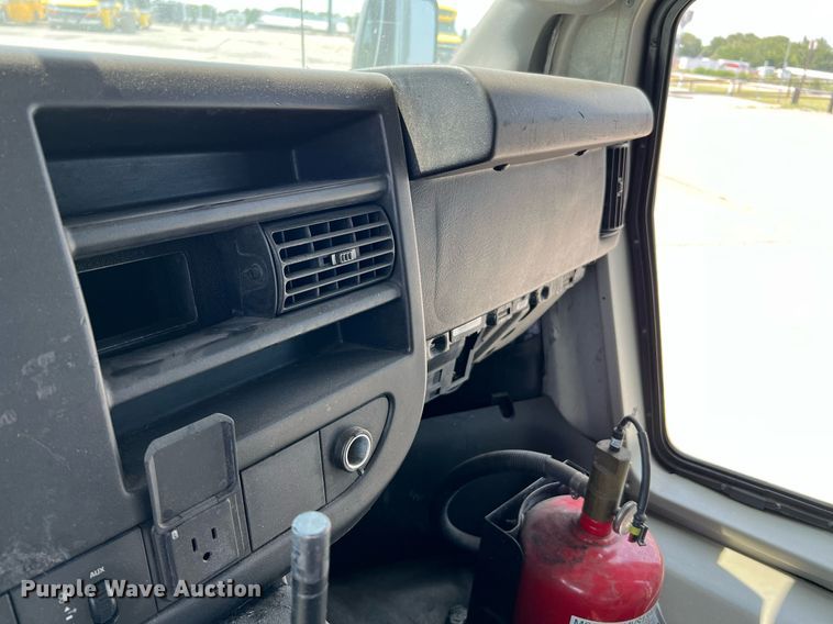 image for item LF9363 2017 Chevrolet Express G4500  shuttle bus