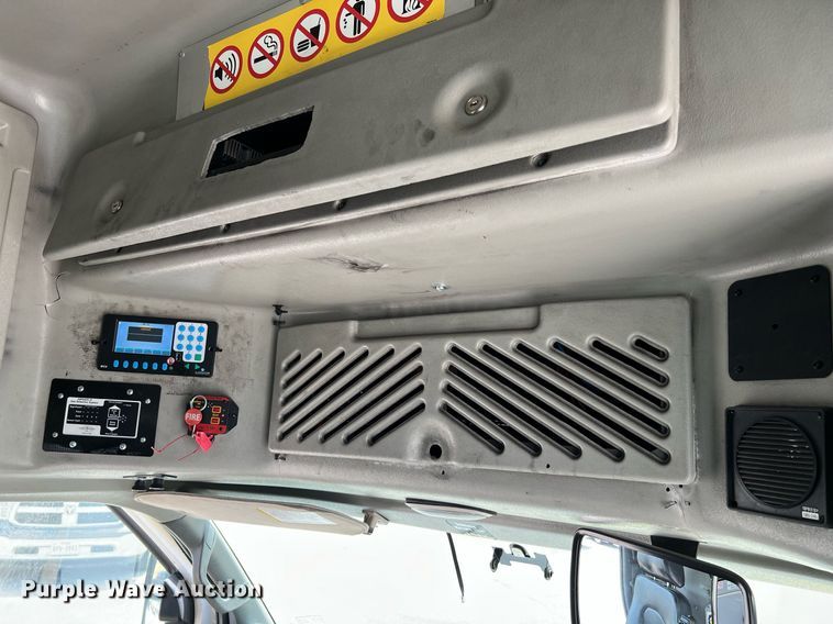 image for item LF9363 2017 Chevrolet Express G4500  shuttle bus