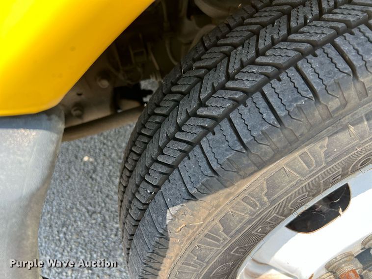 image for item LF9363 2017 Chevrolet Express G4500  shuttle bus