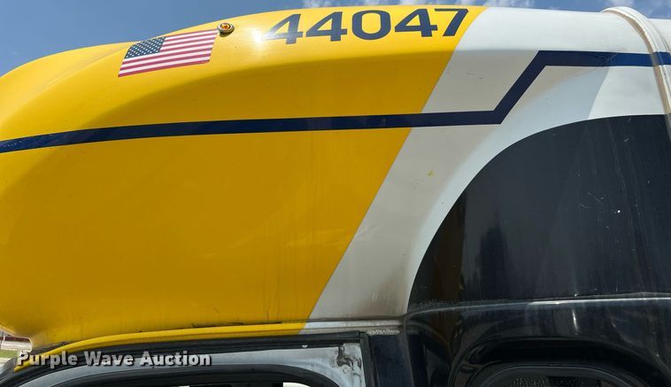 image for item LF9363 2017 Chevrolet Express G4500  shuttle bus