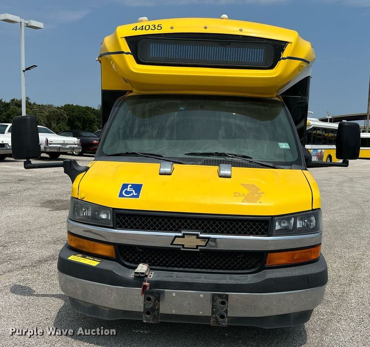 image for item LF9364 2017 Chevrolet Express G4500  shuttle bus