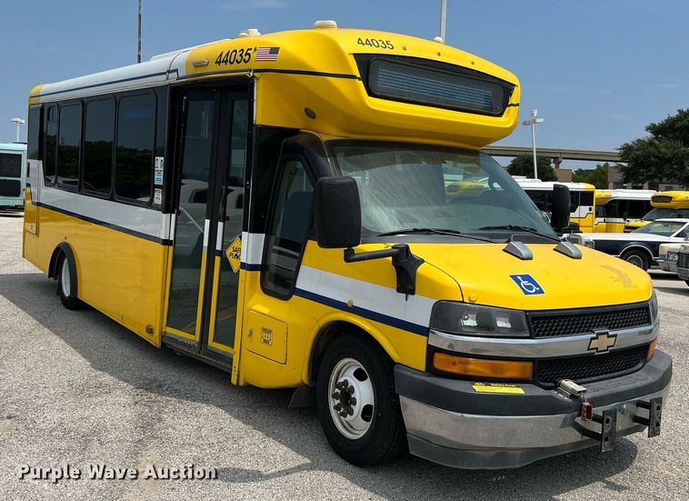 image for item LF9364 2017 Chevrolet Express G4500  shuttle bus