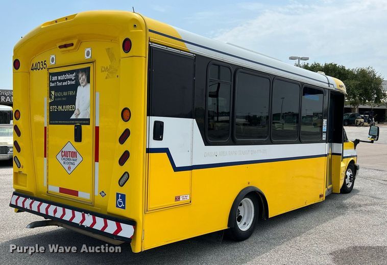 image for item LF9364 2017 Chevrolet Express G4500  shuttle bus