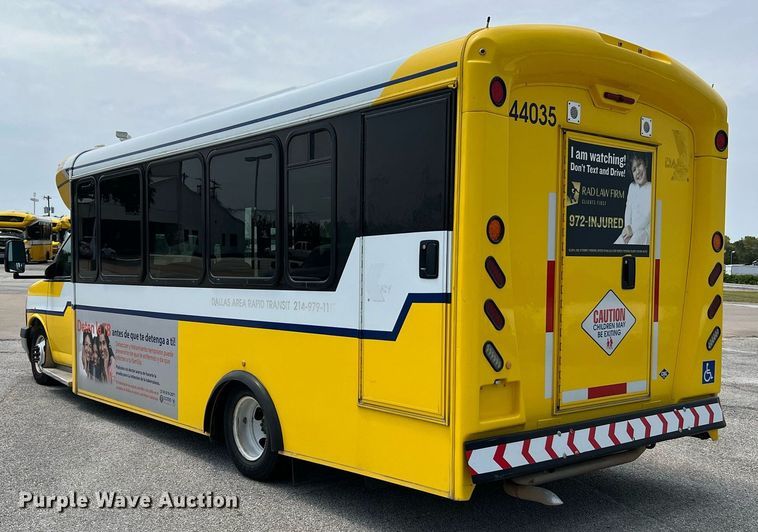 image for item LF9364 2017 Chevrolet Express G4500  shuttle bus