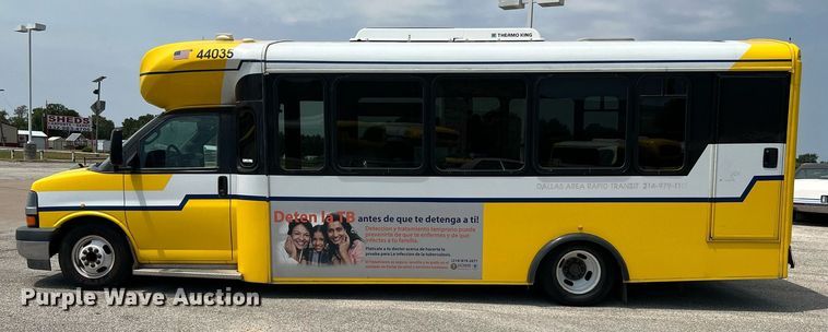 image for item LF9364 2017 Chevrolet Express G4500  shuttle bus