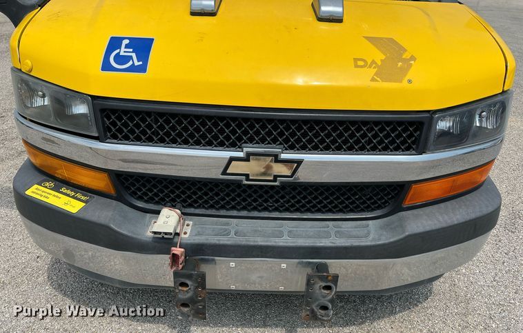 image for item LF9364 2017 Chevrolet Express G4500  shuttle bus