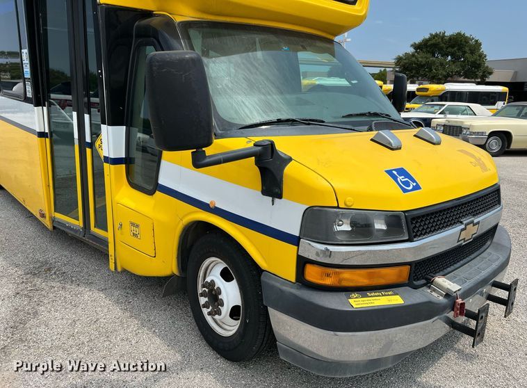 image for item LF9364 2017 Chevrolet Express G4500  shuttle bus