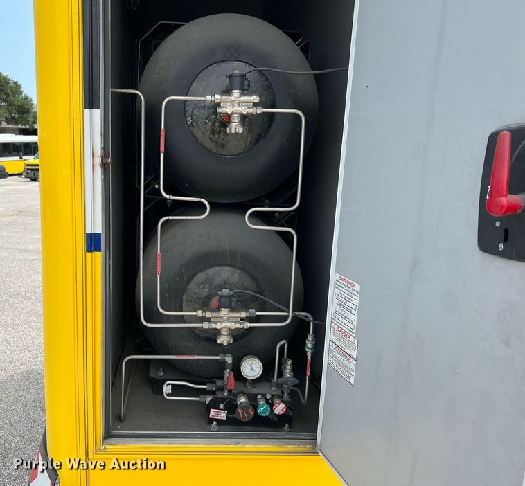 image for item LF9364 2017 Chevrolet Express G4500  shuttle bus