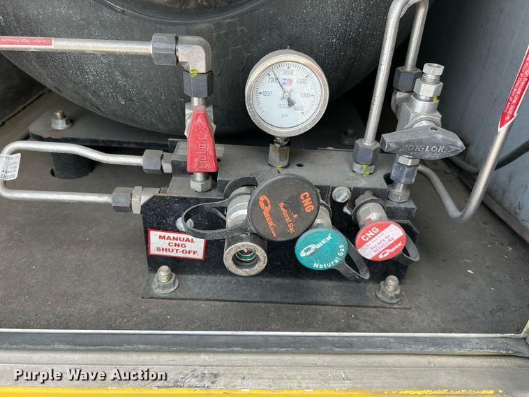 image for item LF9364 2017 Chevrolet Express G4500  shuttle bus