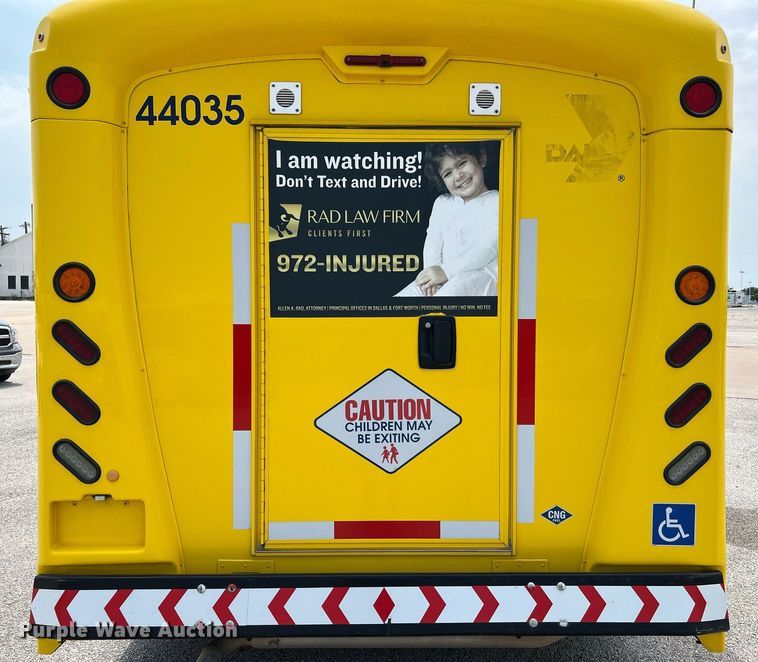 image for item LF9364 2017 Chevrolet Express G4500  shuttle bus