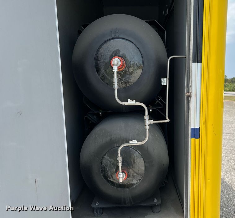 image for item LF9364 2017 Chevrolet Express G4500  shuttle bus