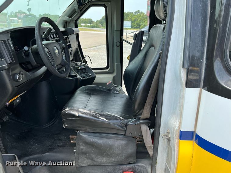 image for item LF9364 2017 Chevrolet Express G4500  shuttle bus