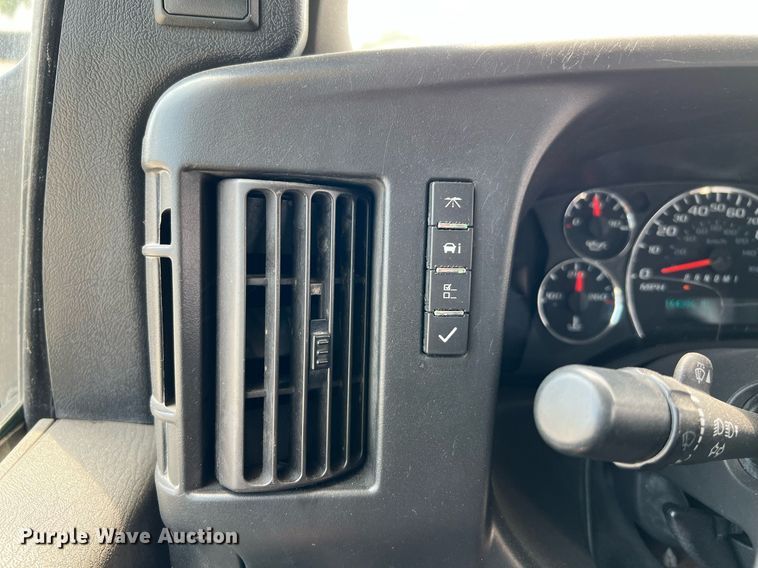 image for item LF9364 2017 Chevrolet Express G4500  shuttle bus