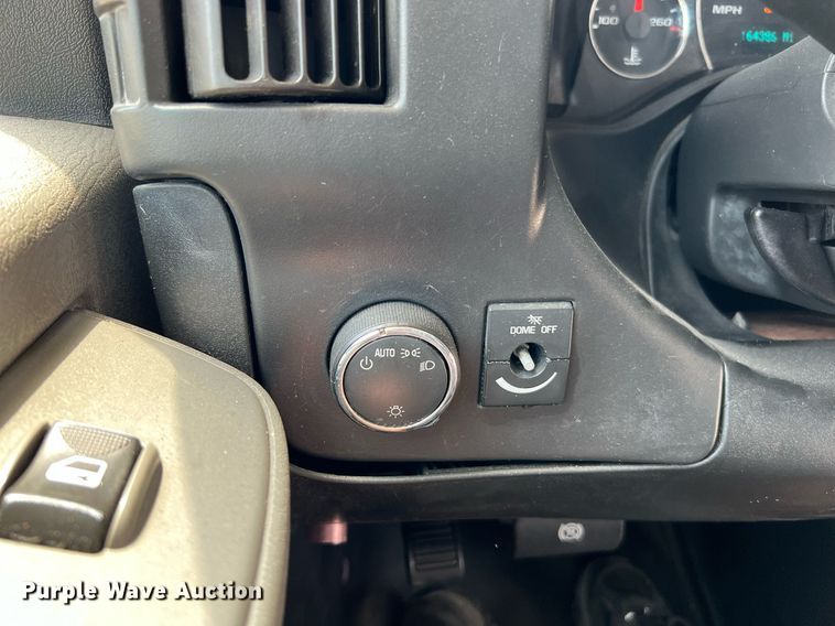 image for item LF9364 2017 Chevrolet Express G4500  shuttle bus